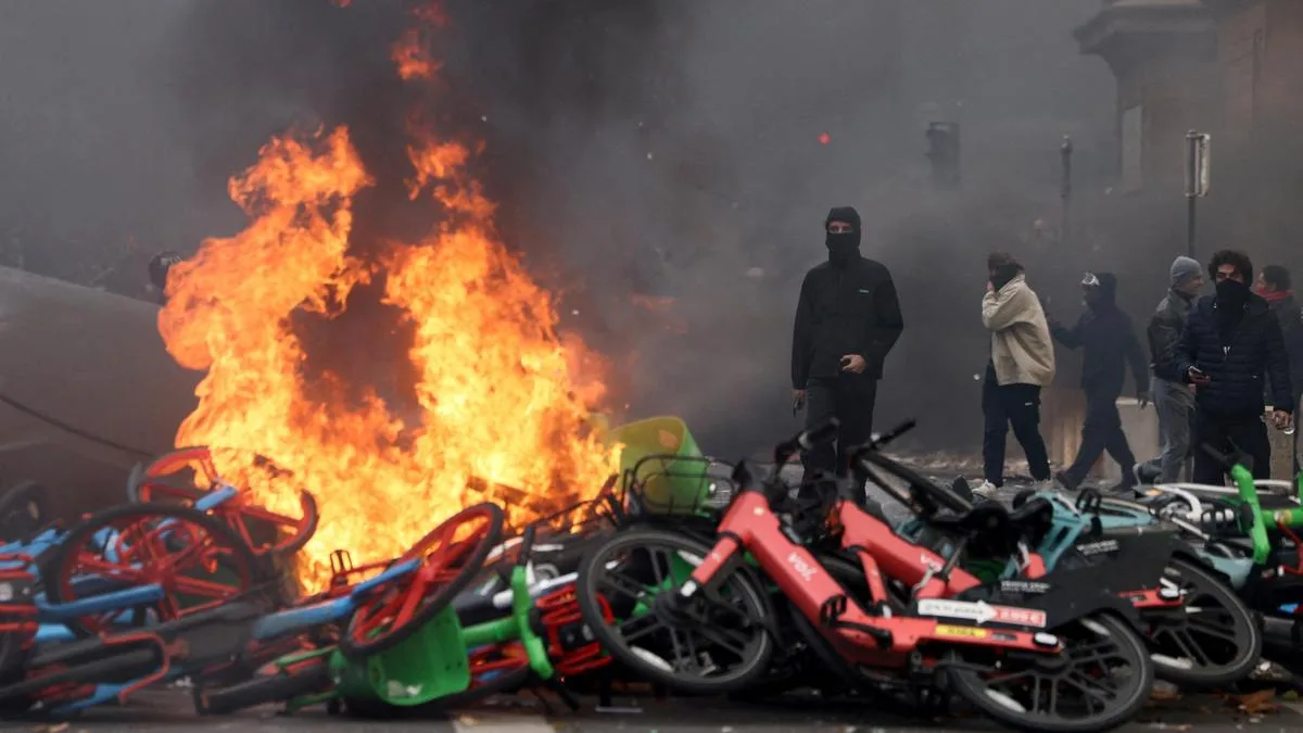 Paris Enforces Overnight Curfew Amid Ongoing Protests