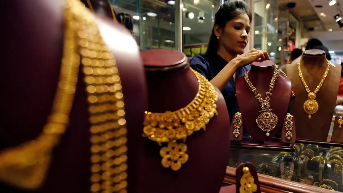 Gold Prices Drop Across Major Indian Cities on October 15