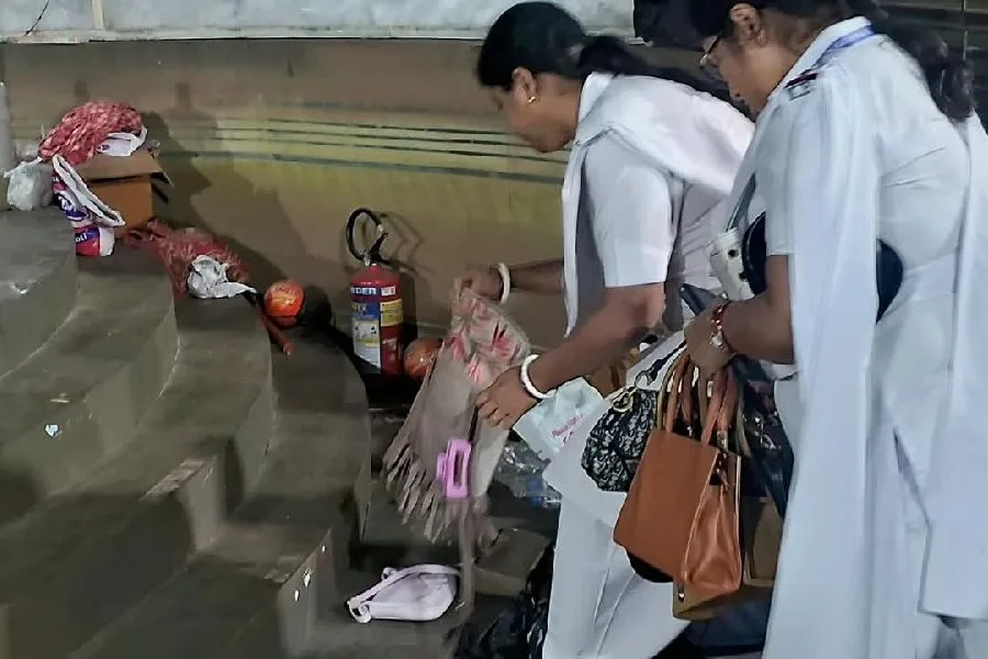 कोलकात्यातील चौरबागान दुर्गा पूजा भगदडीत अनेक मृत्यू