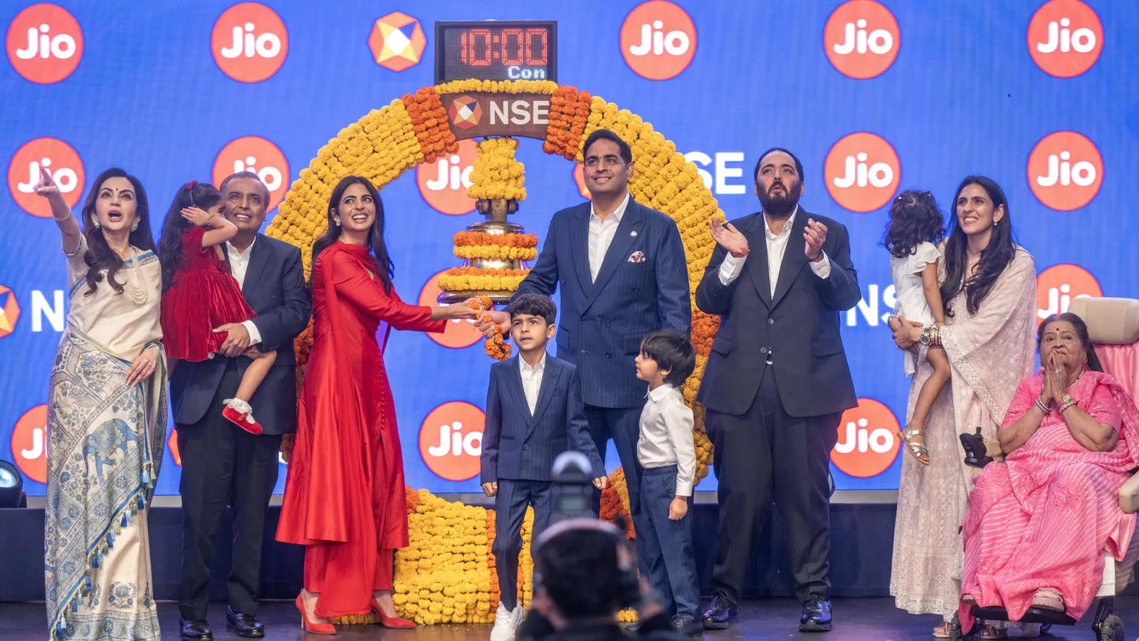 जियो प्लेटफॉर्म्सचा IPO: 137 अब्ज डॉलरचे मूल्यांकन