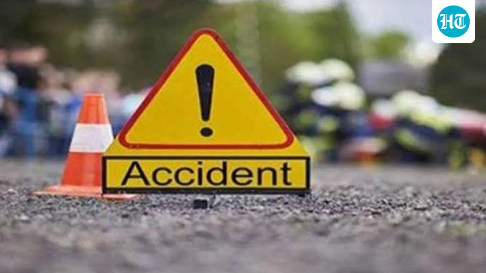 जयपूरमध्ये बस-ट्रेलर अपघातात तीन भाविकांचा मृत्यू
