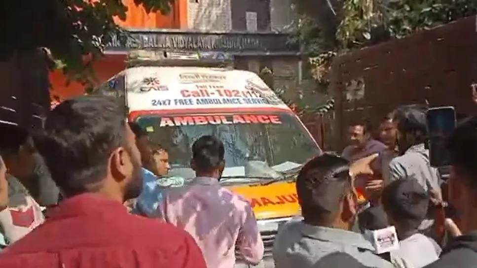 दिल्लीतील शाळेत 12वीच्या विद्यार्थिनीने आत्मदहन केले