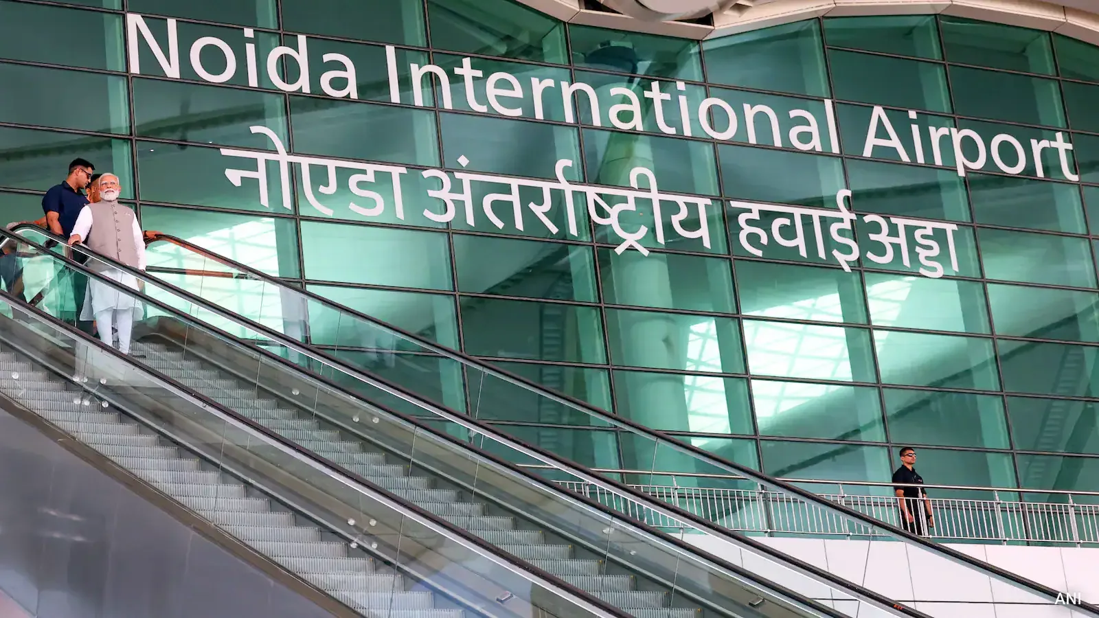 जवाहर विमानतळाचे नाव नरेंद्र मोदी आंतरराष्ट्रीय विमानतळ ठेवले