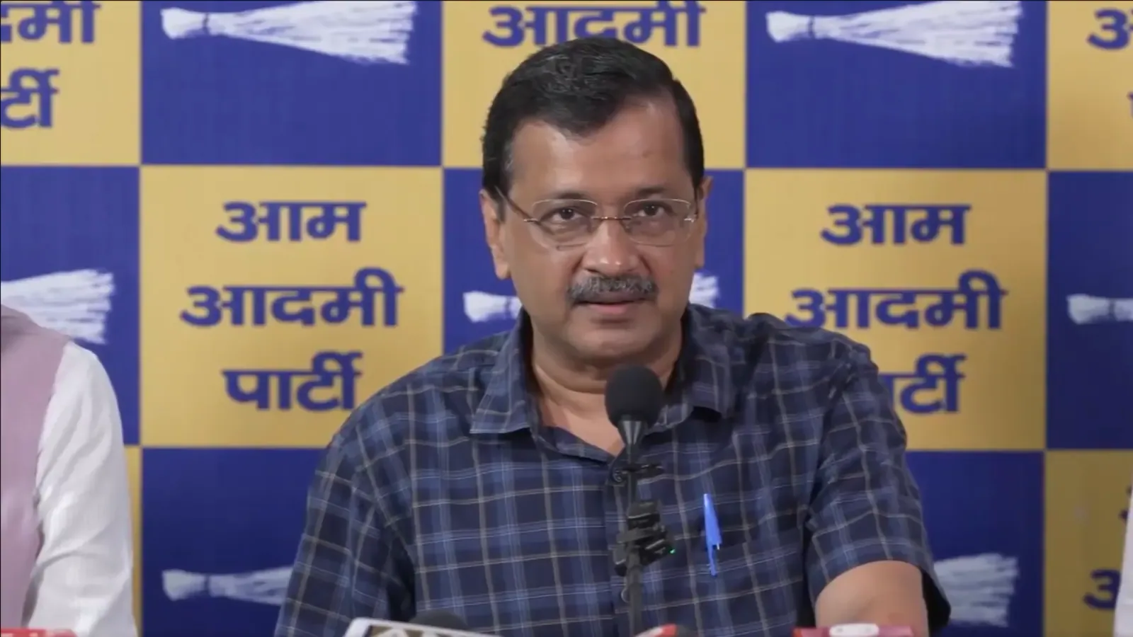 दिल्लीतील प्रदर्शनांमध्ये AAP ने 'काळा आपातकाल' जाहीर केला
