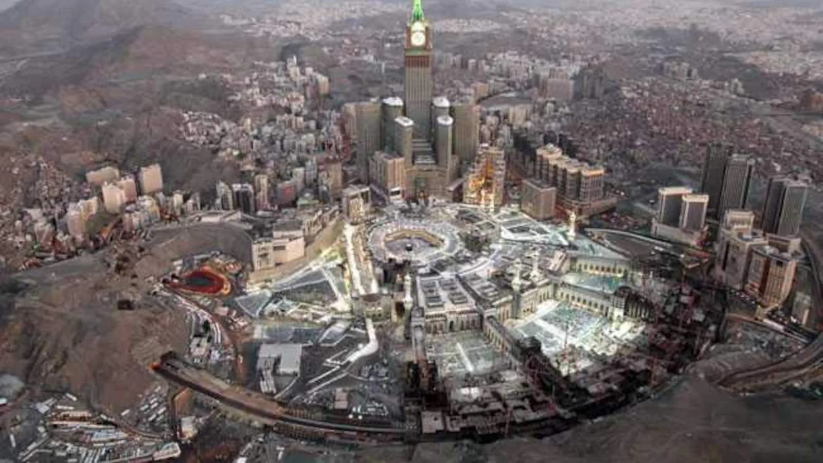 Shrapnel from Houthi Missiles Falls in Mecca and Medina