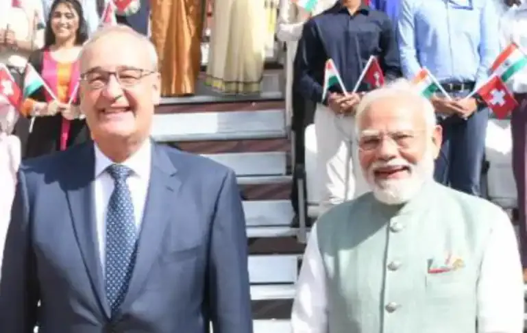 पीएम मोदी ने स्विस राष्ट्रपति को भारतीय पनीर भेंट किए