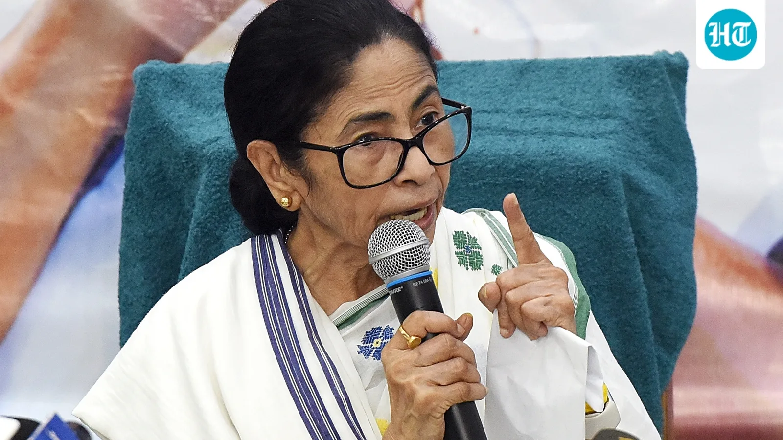 ममता बनर्जीवर चाकूने हल्ला, जीवित राहल्या