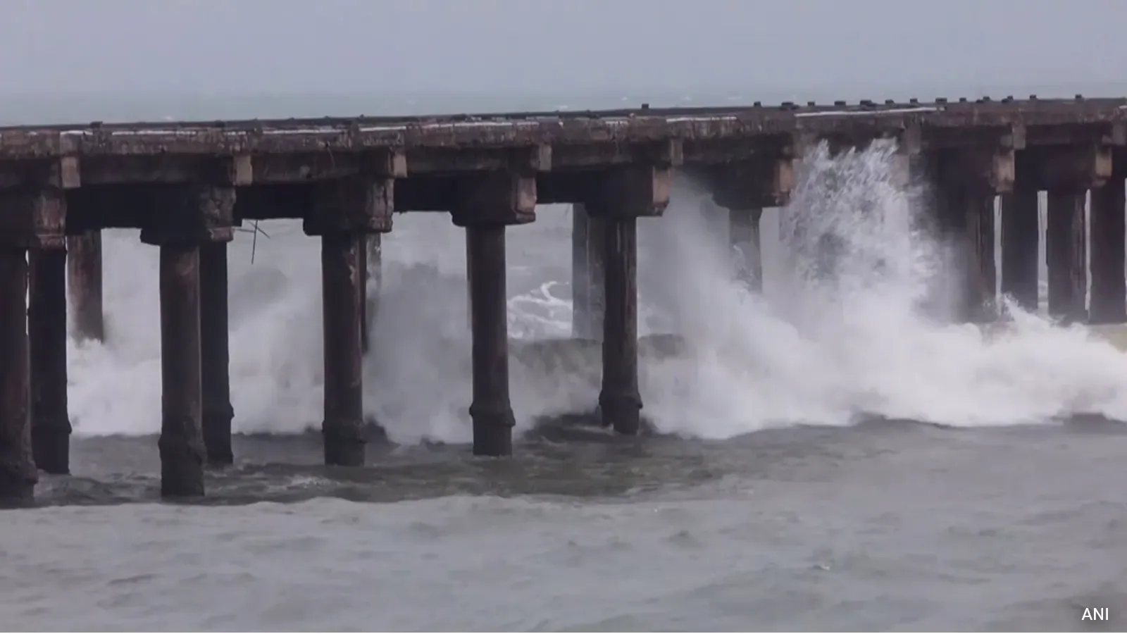 Cyclone Arnab Makes Landfall in Andhra Pradesh with Winds Up to 150 km/h