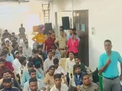 काँग्रेसच्या आमदाराने मुंबईतील आदिवासी विद्यार्थ्यांच्या अटकवर प्रश्न उपस्थित केले