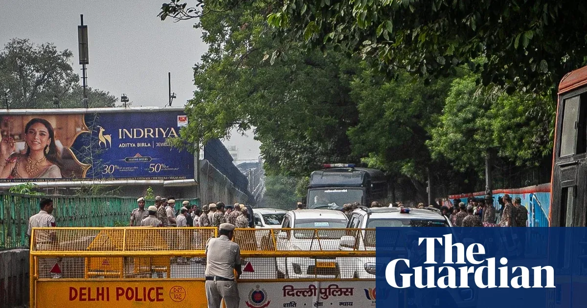 दिल्ली में चुनावी सूची संशोधन के खिलाफ विरोध के बीच मेट्रो स्टेशन बंद