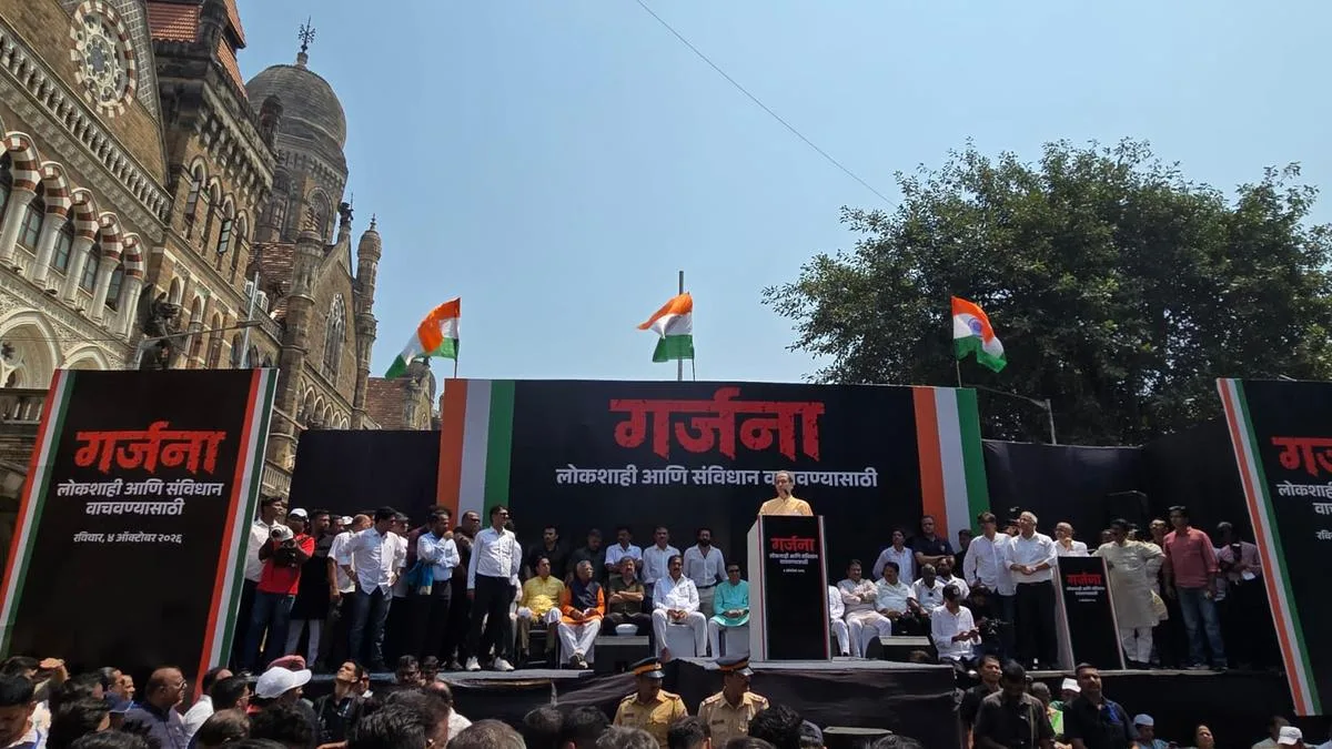 उद्धव आणि राज ठाकरे यांनी मुंबईत CEC विरोधात आंदोलन केले