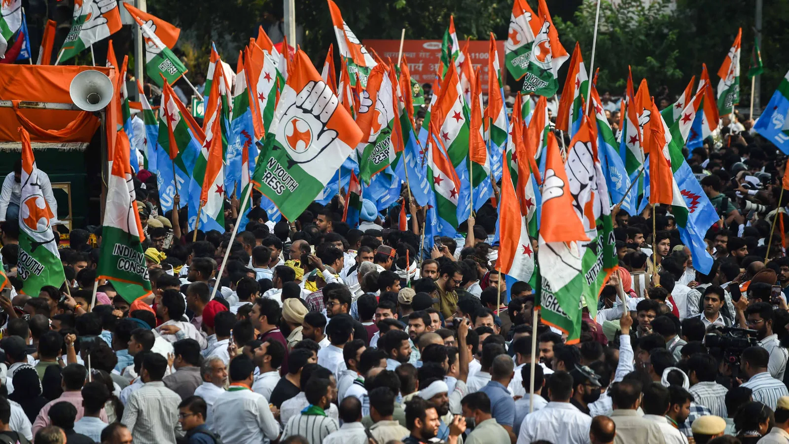 दिल्लीतील मतदाता फसवणुकीविरोधी आंदोलन तीव्र, मोदींचा लोकशाहीचा बचाव