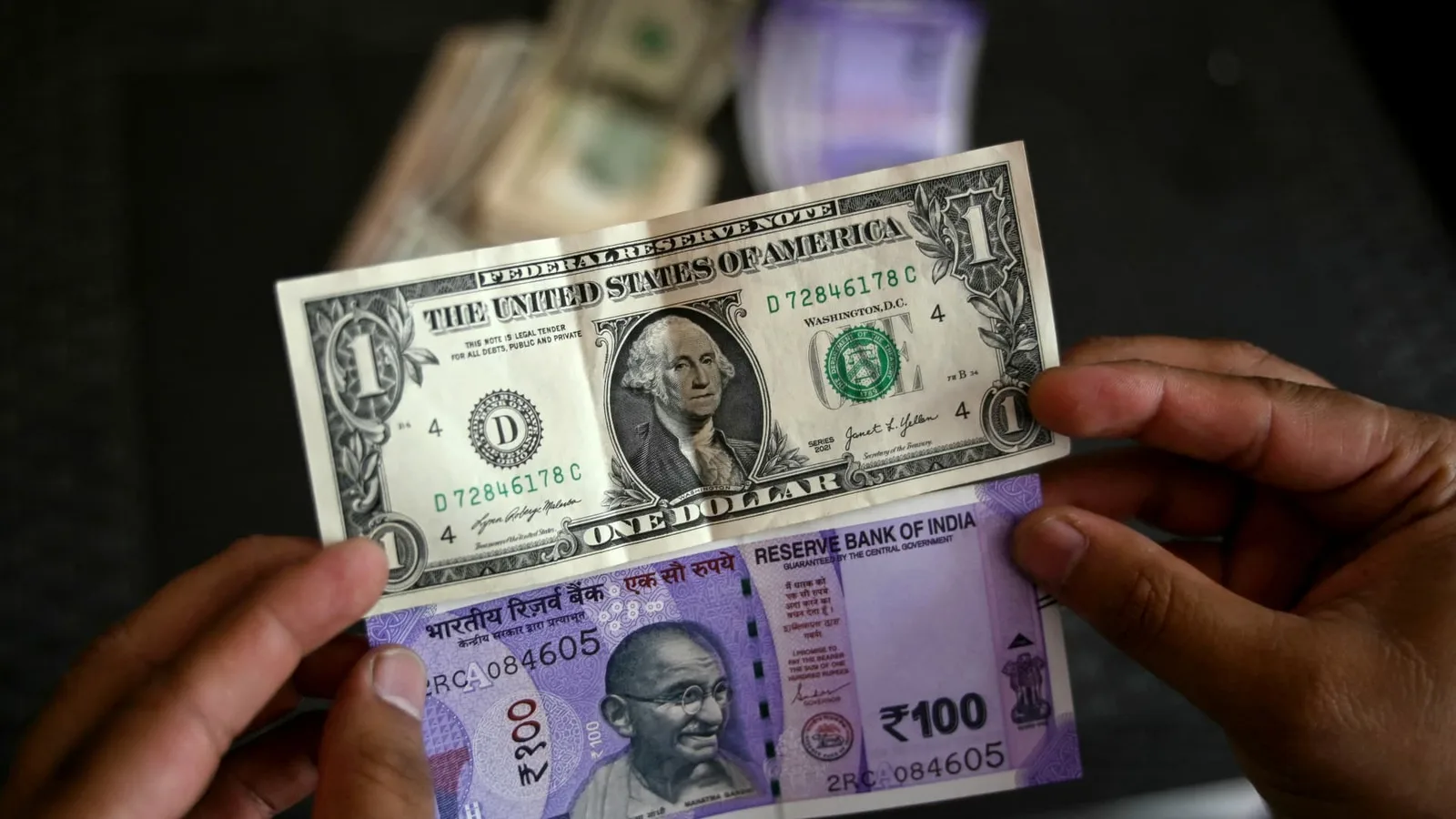 रुपये की कीमत 2027 तक 100 प्रति डॉलर की ओर बढ़ने की संभावना