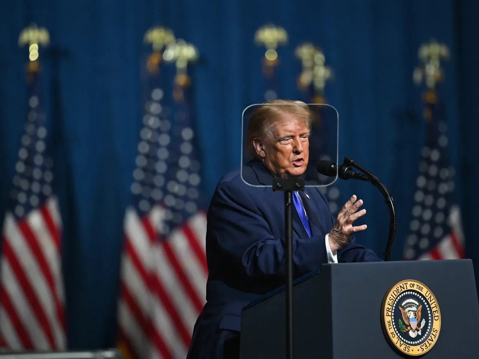 Trump Shifts Strategy: Cancels Rallies for Phone Campaigning Ahead of Midterms