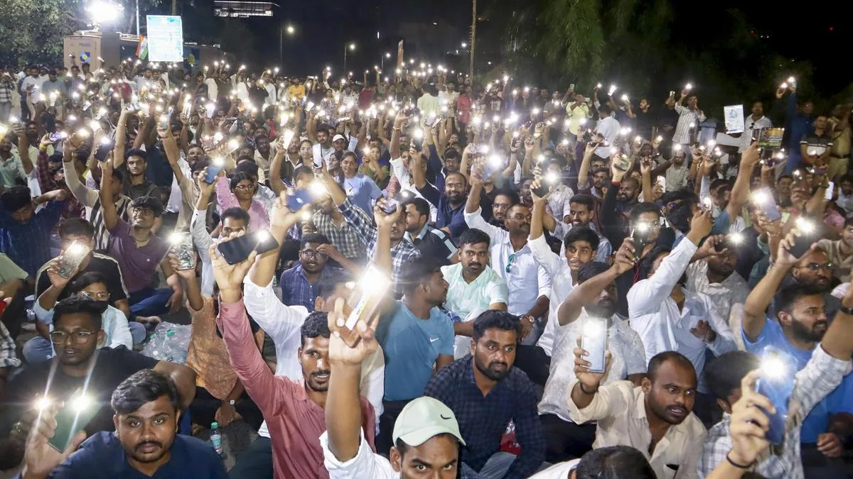 Maharashtra Government Forms Inquiry Committee After MPSC Protests