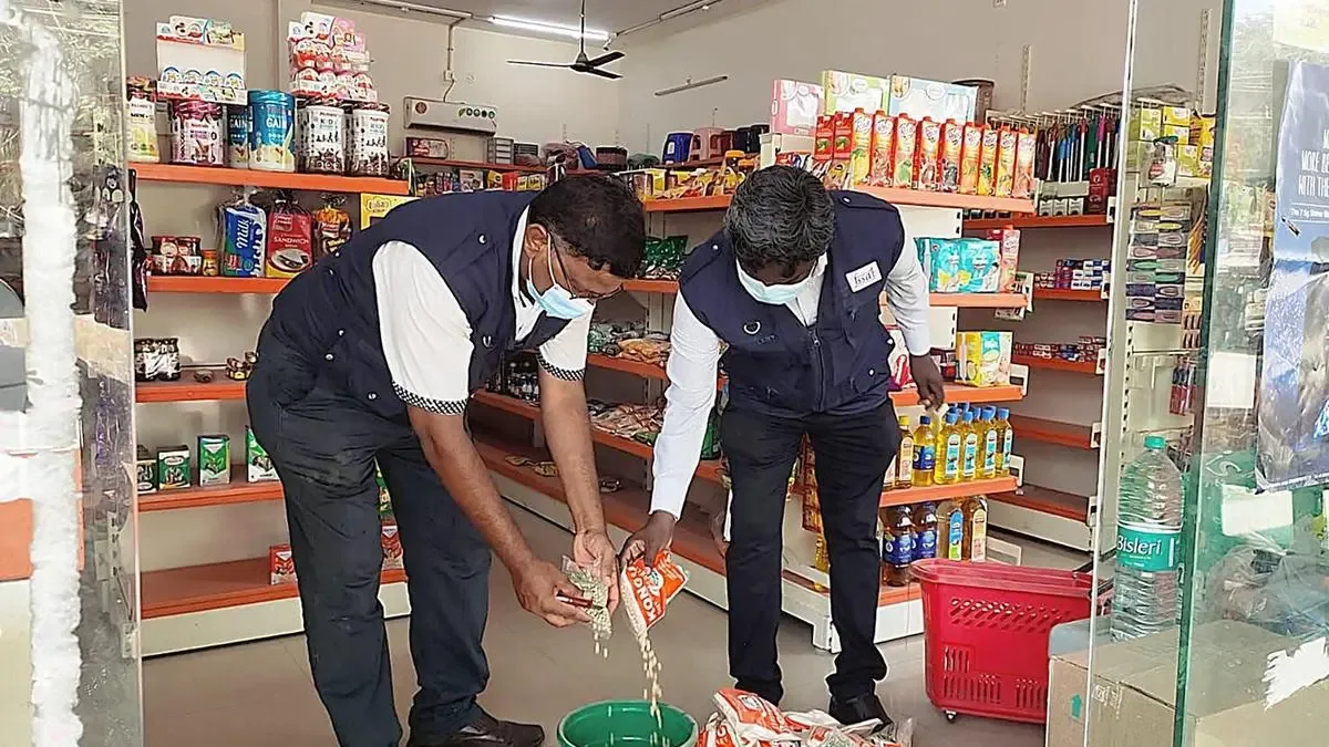 महाराष्ट्र FDA नेExpired खाद्य प्रकरणात पाच संस्थांना निलंबित केले