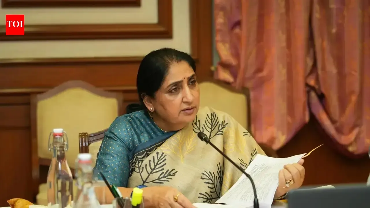 NCP ने वित्त मंत्रालयाची पुनर्बहालीसाठी मुख्यमंत्री फडणवीस यांची भेट घेतली