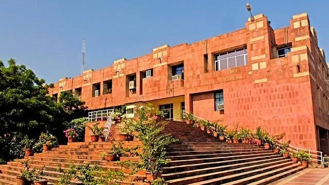 JNU में 'उमर खालिद को मुक्त करो' ग्राफिटी का पता चला