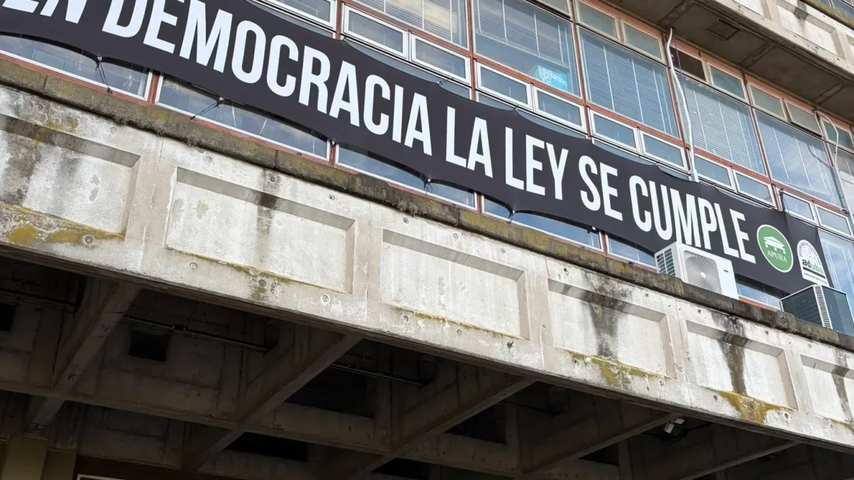 Buenos Aires Students Occupy University Amid Austerity Protests