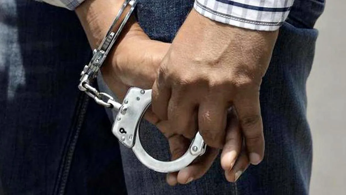 सेना अधिकाऱ्याची पत्नी विदेशी गुप्तचरांना माहिती देण्याच्या आरोपाखाली