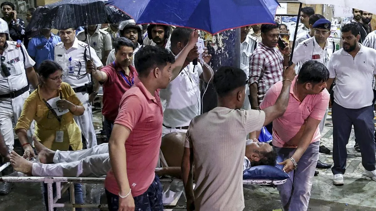 कोलकाता दुर्गा पूजा भगदड़ में मृतकों की संख्या 19 हुई
