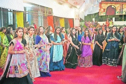 नागपुरातील गुजराती समुदायांचा नवरात्र उत्सव