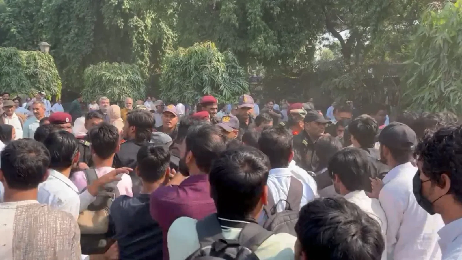 जामिया मिलिया इस्लामिया विद्यार्थ्यांच्या आंदोलनामुळे वर्ग ऑनलाइन केले