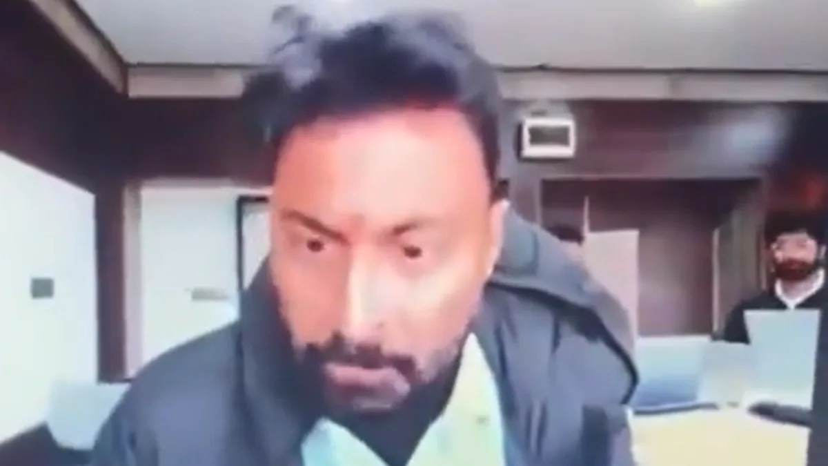 IAS अधिकाऱ्याचा अपशब्द वापर, जम्मू-कश्मीरमध्ये संताप