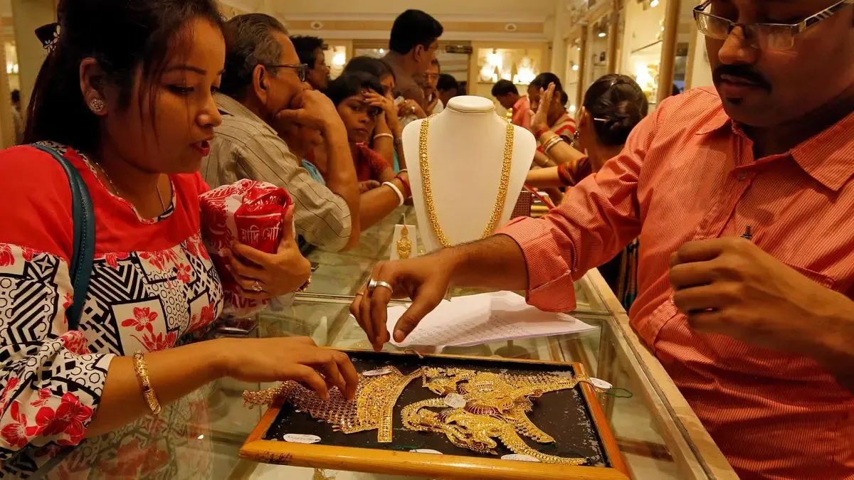 Gold Prices Drop on October 13: Detailed Rates Across Major Cities