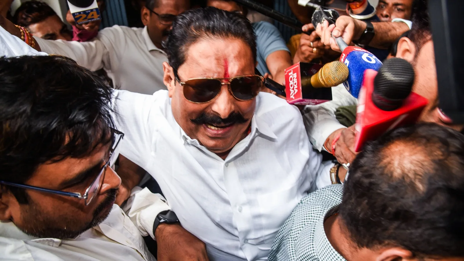 Supreme Court Orders Anant Singh to Surrender by December 1